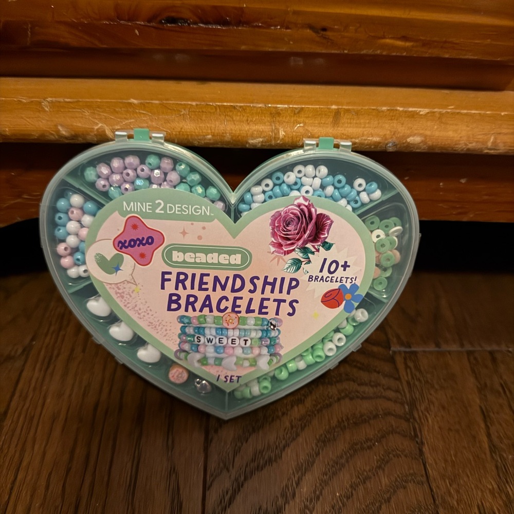 Heart-Shaped Friendship Bracelets Kit